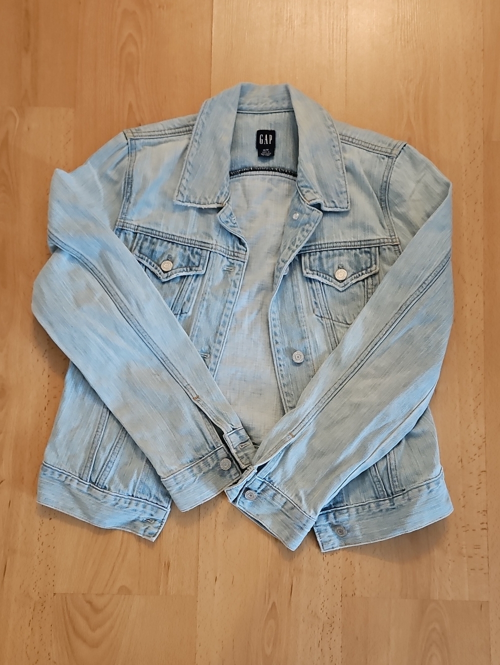 Vintage GAP Women’s Light Blue Denim Jacket with Chest Pockets